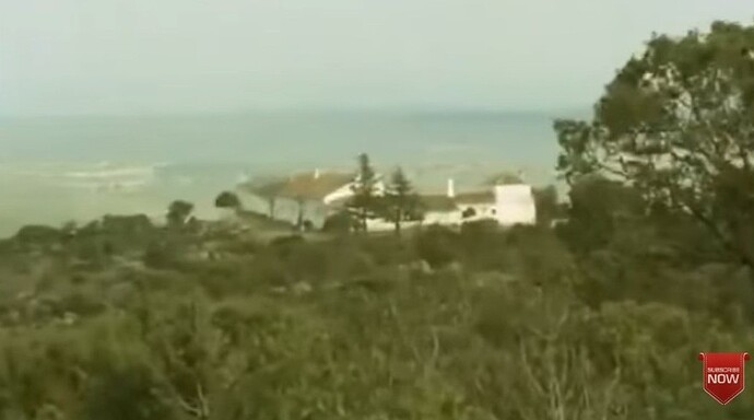 Requiem 2 huset inzoomat från samma väg som 1