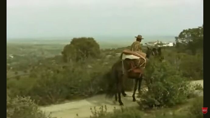 Requiem 1 huset på distans ovanför på tydlig smal väg